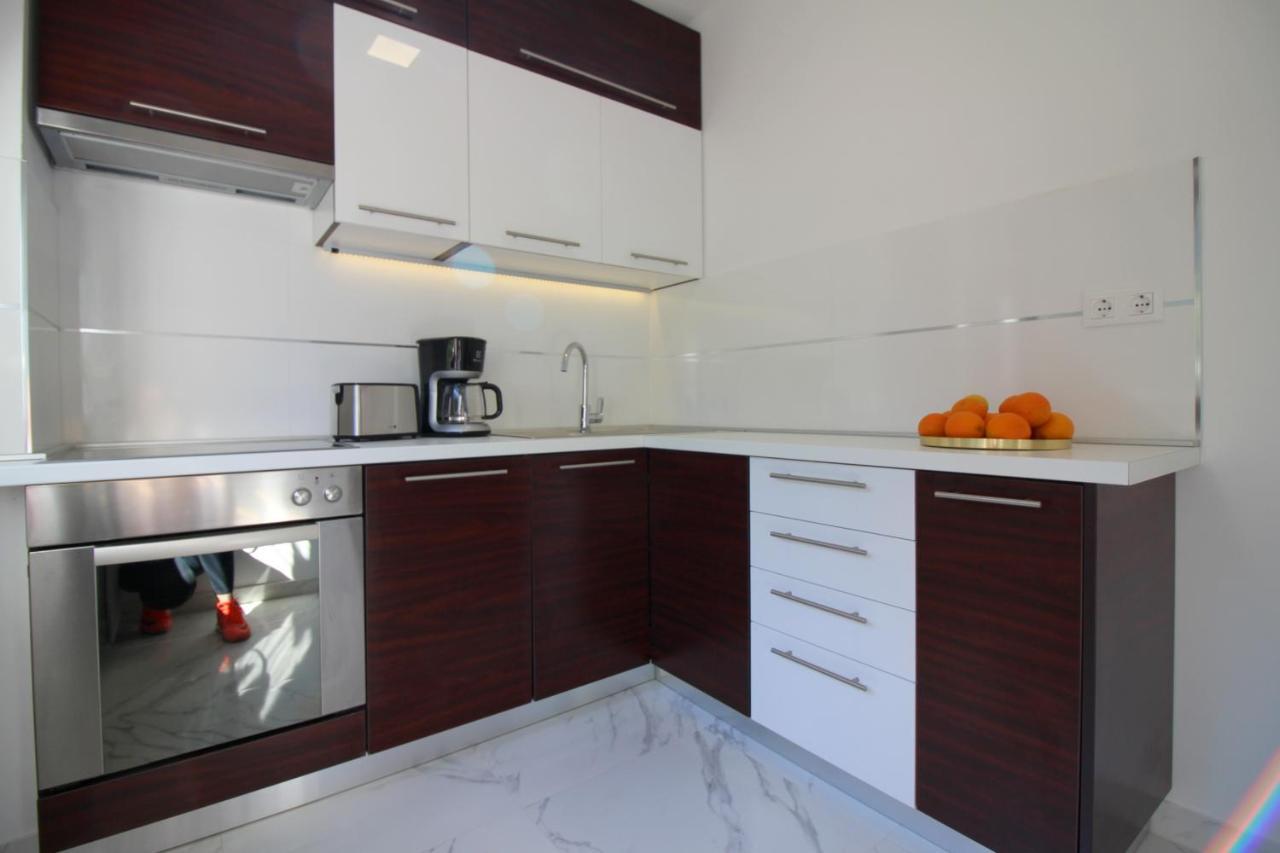 Modern Apartment Sabina With Nice Garden ポレッチ エクステリア 写真