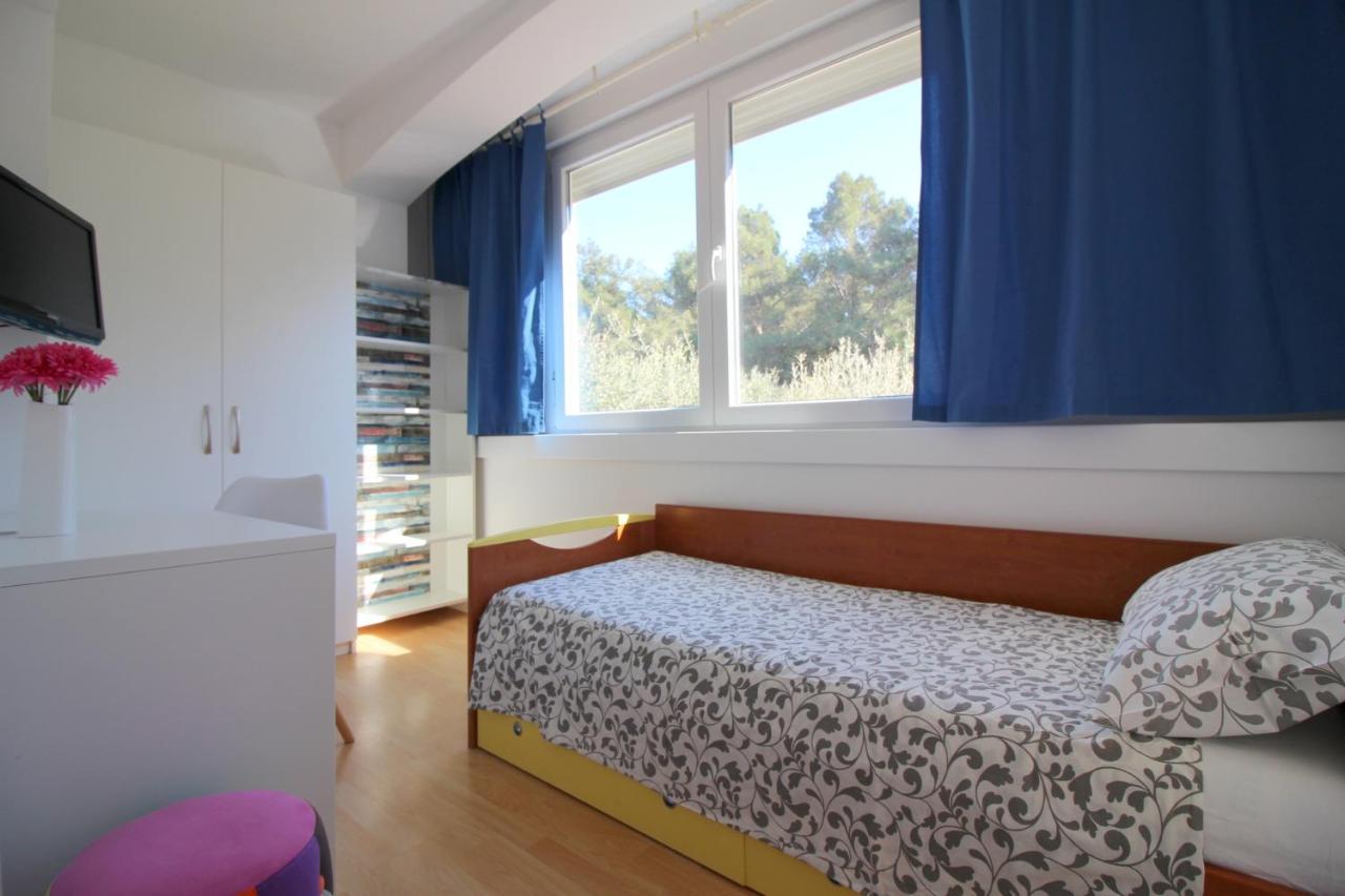 Modern Apartment Sabina With Nice Garden ポレッチ エクステリア 写真