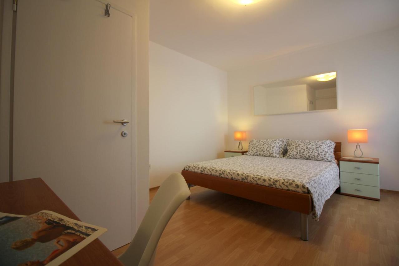 Modern Apartment Sabina With Nice Garden ポレッチ エクステリア 写真